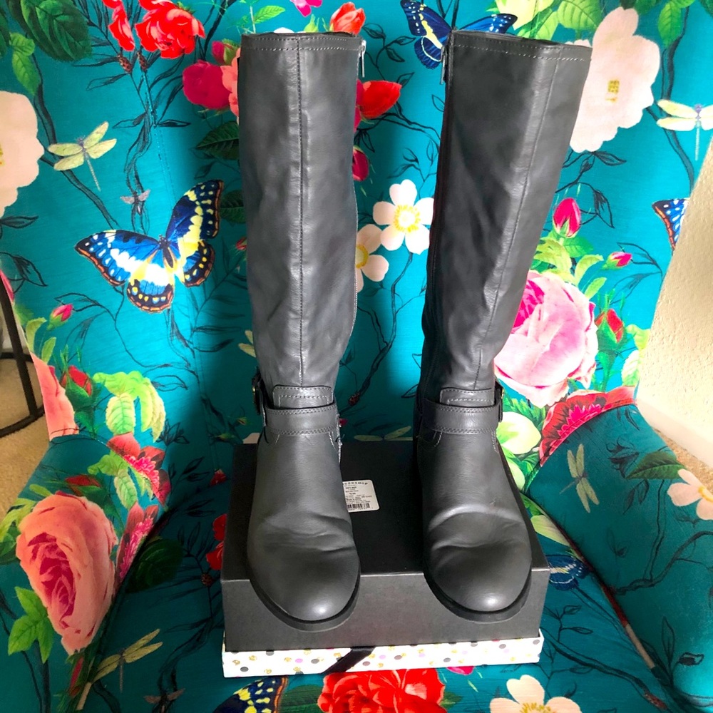 Gray wide-calf boots